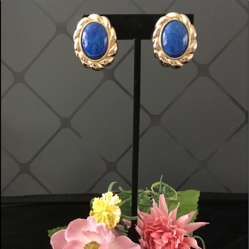 Clip -on Gold-tone/ Blue Cobachon Earrings
